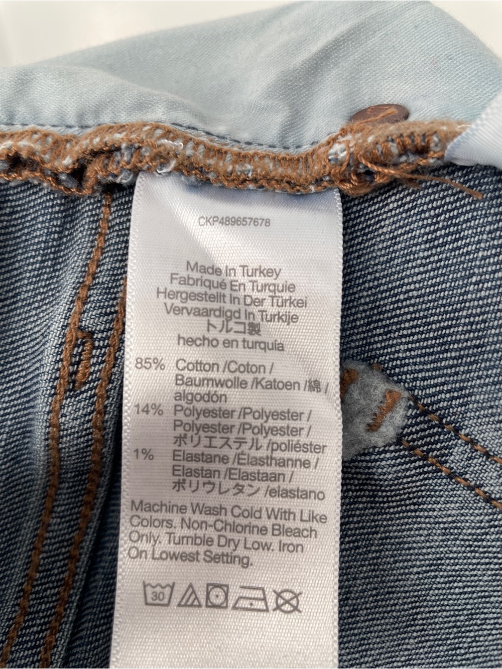 Madewell women’s size 31 mid rise kick out Cropped Jeans in Medium Blue - Picture 6 of 6